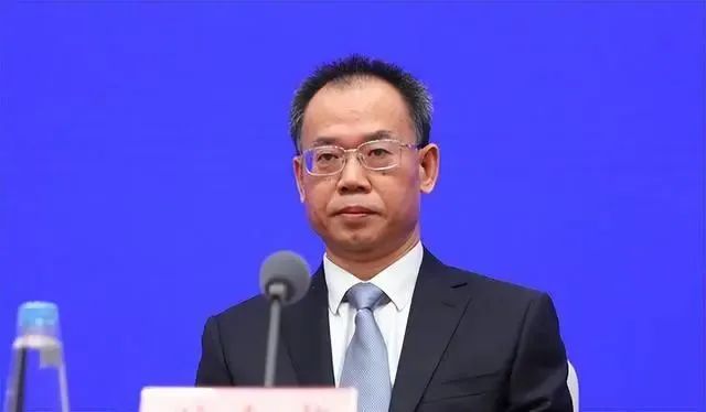黄金城
：疫情以来累计预拨200亿元保障新冠患者救治