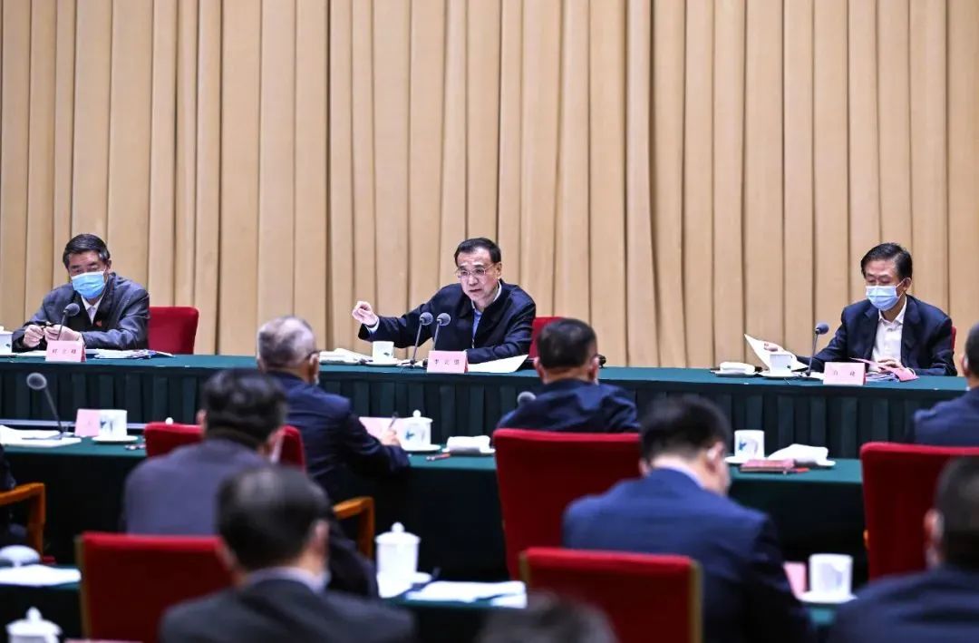 李克强主持召开稳增长稳市场主体保就业座谈会强调 加快和加力实施宏观政策 着力稳市场主体以稳增长保就业保民生